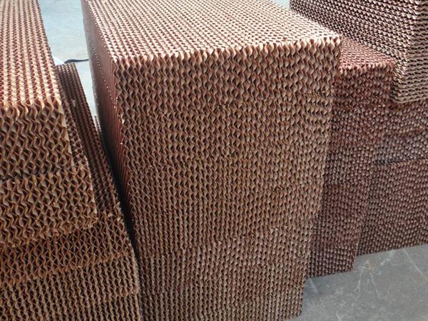 高溫廠房為什么會(huì)選擇水簾紙配合負(fù)壓風(fēng)機(jī)來(lái)降溫